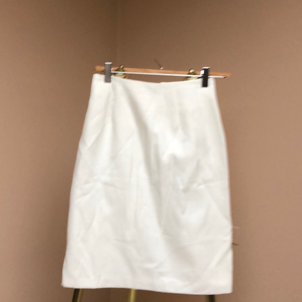 Fully lined white skirt